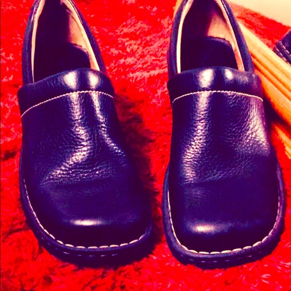 BORN TOBY DUO WOMENS LEATHER CLOGS GENTLY USED